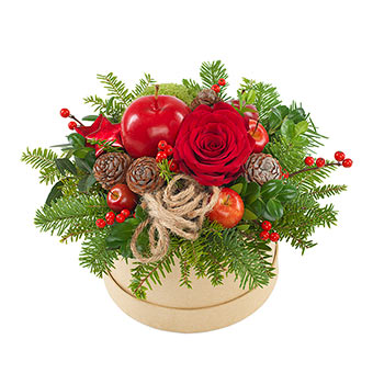 Rund ask med juldekoration. Här med röd ros, röda bär, kottar och julpynt. Skicka julgruppen med ett blomsterbud från Euroflorist!