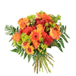 Mixade blommor i orange och lime. En fantastisk höstbukett. Du hittar den hos Florister i Sverige.